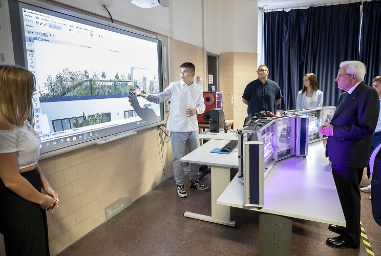 Grugliasco - Il Presidente della Repubblica Sergio Mattarella visita i laboratori dell'Istituto di Istruzione Superiore "Curie - Vittorini" 