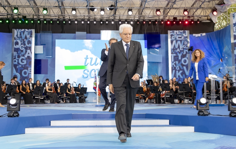 Grugliasco - Il Presidente della Repubblica Sergio Mattarella al. termine del suo intervento in occasione dell'inaugurazione dell'anno scolastico