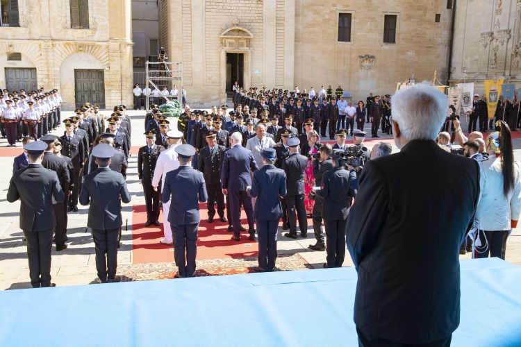 Il Presidente della Repubblica Sergio Mattarella durante la  cerimonia di consegna delle Aquile di pilota militare a Lecce
