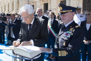 Il Presidente della Repubblica Sergio Mattarella durante la  cerimonia di consegna delle Aquile di pilota militare 