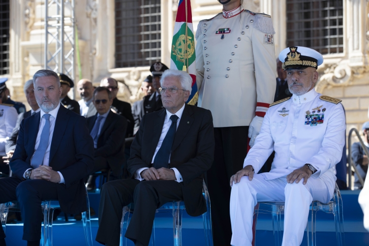 Il Presidente della Repubblica Sergio Mattarella durante la  cerimonia di consegna delle Aquile di pilota militare a Lecce
