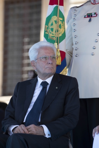 Il Presidente della Repubblica Sergio Mattarella durante la  cerimonia di consegna delle Aquile di pilota militare a Lecce
