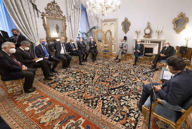 Il Presidente Sergio Mattarella nel corso dell'incontro con il Prof. Giorgio Parisi, Premio Nobel per la fisica, con una delegazione 