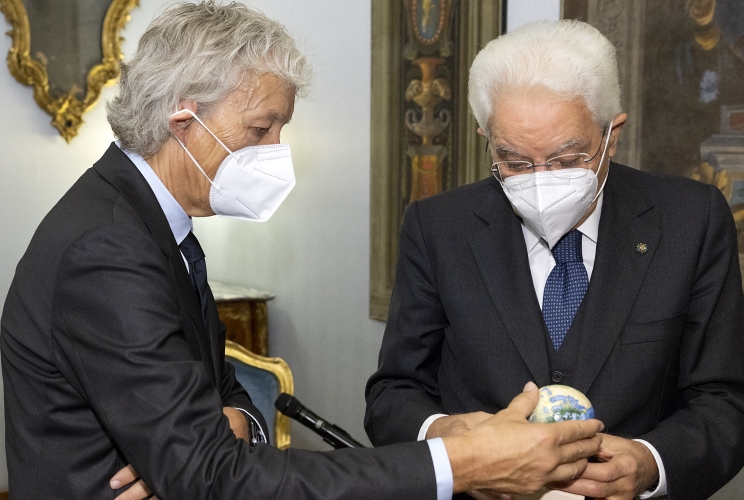 Il Presidente Sergio Mattarella nel corso dell'incontro con il Prof. Giorgio Parisi, Premio Nobel per la fisica, con una delegazione 
