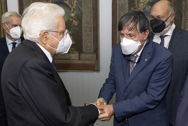 Il Presidente Sergio Mattarella nel corso dell'incontro con il Prof. Giorgio Parisi, Premio Nobel per la fisica, con una delegazione 