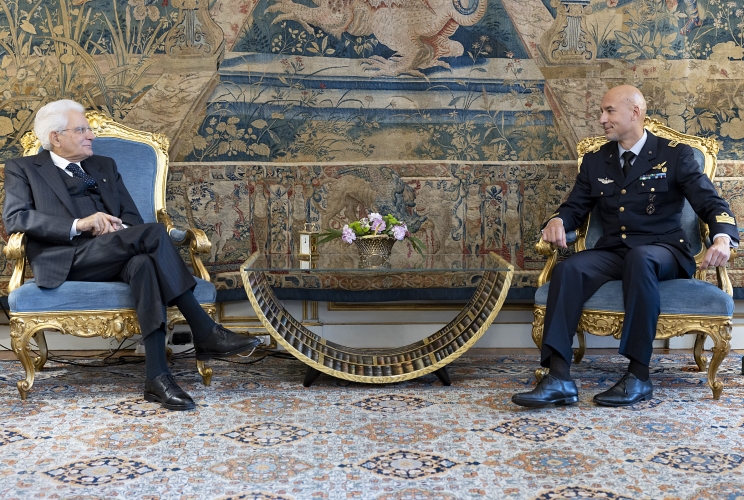 Il Presidente Sergio Mattarella con l'astronauta dell'ESA Luca Parmitano, in occasione della consegna dell'onorificenza di Cavaliere di Gran Croce dell'OMRI