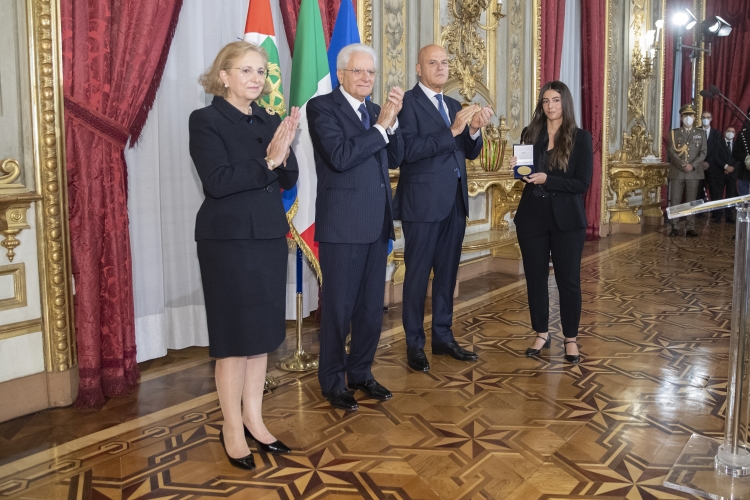 Il Presidente della Repubblica Sergio Mattarella con i vincitori Eni Award 2022
