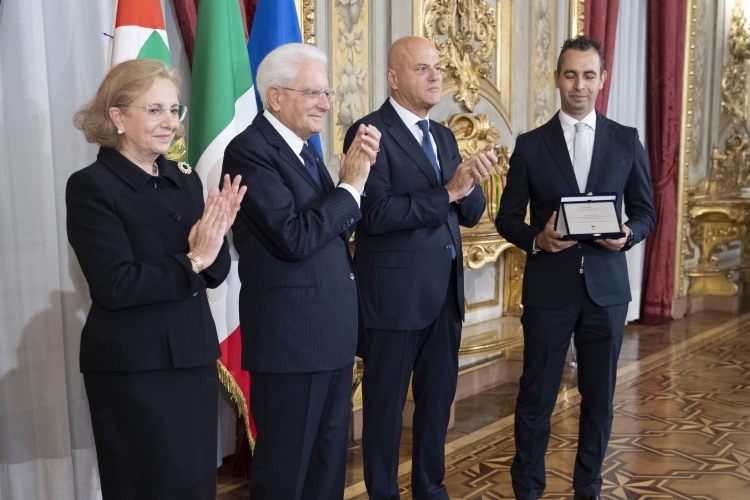 Il Presidente della Repubblica Sergio Mattarella con i vincitori Eni Award 2022
