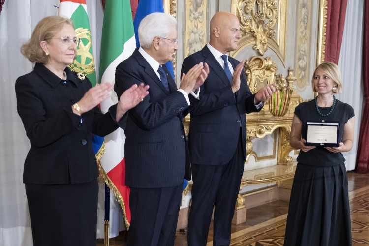 Il Presidente della Repubblica Sergio Mattarella con i vincitori Eni Award 2022
