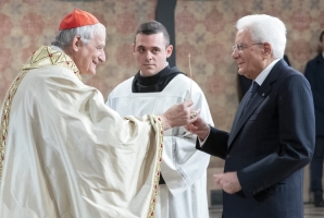 Il Presidente della Repubblica Sergio Mattarella con S.E.R. il Card. Matteo Maria Zuppi, Presidente della Conferenza Episcopale Italiana, in occasione della cerimonia di accensione della Lampada di San Francesco