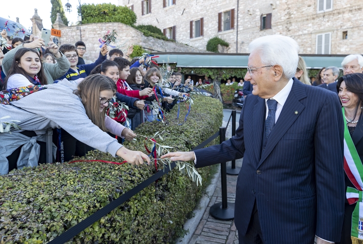 Il Presidente della Repubblica Sergio Mattarella al suo arrivo ad Assisi in occasione della cerimonia di accensione della Lampada di San Francesco