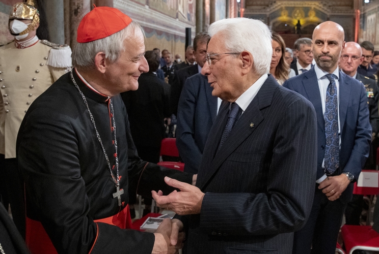  Il Presidente della Repubblica Sergio Mattarella con S.E.R. il Card. Matteo Maria Zuppi, Presidente della Conferenza Episcopale Italiana, in occasione della cerimonia di accensione della Lampada di San Francesco