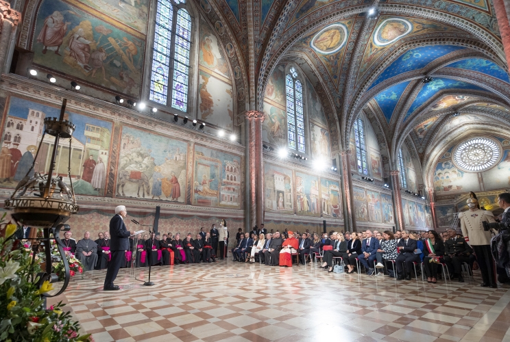 Il Presidente della Repubblica Sergio Mattarella in occasione della cerimonia di accensione della Lampada di San Francesco