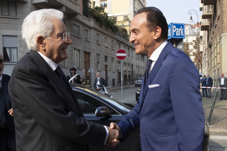 Il Presidente della Repubblica Sergio Mattarella accolto da Alberto Cirio, Presidente della Regione Piemonte, in occasione della cerimonia d’inaugurazione dell’anno accademico-scolastico 2022/2023 degli Istituti di formazione militare dell’Esercito 
