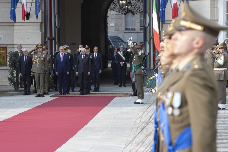 Il Presidente della Repubblica Sergio Mattarella riceve gli onori militari, in occasione della cerimonia d’inaugurazione dell’anno accademico-scolastico 2022/2023 degli Istituti di formazione militare dell’Esercito 
