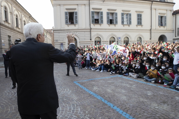 Il Presidente della Repubblica Sergio Mattarella al Teatro Giorgio Busca di Alba,in occasione della cerimonia commemorativa in onore di Michele Coppino per il bicentenario della nascita e di Giuseppe Fenoglio per il centenario della nascita 
