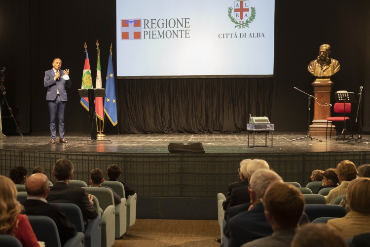 Il Presidente della Repubblica Sergio Mattarella al Teatro Giorgio Busca di Alba,in occasione della cerimonia commemorativa in onore di Michele Coppino per il bicentenario della nascita e di Giuseppe Fenoglio per il centenario della nascita 