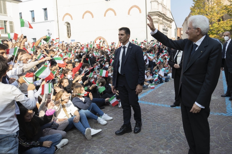 Il Presidente della Repubblica Sergio Mattarella al Teatro Giorgio Busca di Alba,in occasione della cerimonia commemorativa in onore di Michele Coppino per il bicentenario della nascita e di Giuseppe Fenoglio per il centenario della nascita 
