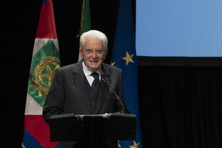 Il Presidente della Repubblica Sergio Mattarella al Teatro Giorgio Busca di Alba,in occasione della cerimonia commemorativa in onore di Michele Coppino per il bicentenario della nascita e di Giuseppe Fenoglio per il centenario della nascita 
