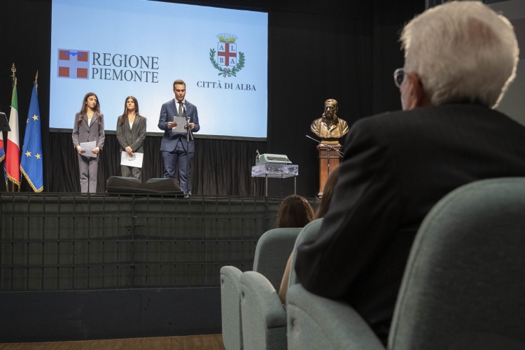 Il Presidente della Repubblica Sergio Mattarella al Teatro Giorgio Busca di Alba,in occasione della cerimonia commemorativa in onore di Michele Coppino per il bicentenario della nascita e di Giuseppe Fenoglio per il centenario della nascita 
