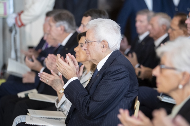 Il Presidente della Repubblica Sergio Mattarella durante la cerimonia di consegna delle insegne di Cavaliere dell’Ordine “Al Merito del Lavoro” ai Cavalieri del Lavoro nominati il 2 giugno 2022
