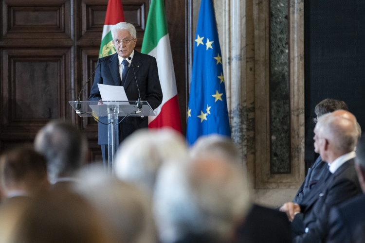 Il Presidente della Repubblica Sergio Mattarella durante il suo intervento alla cerimonia di consegna delle insegne di Cavaliere dell’Ordine “Al Merito del Lavoro” ai Cavalieri del Lavoro nominati il 2 giugno 2022
