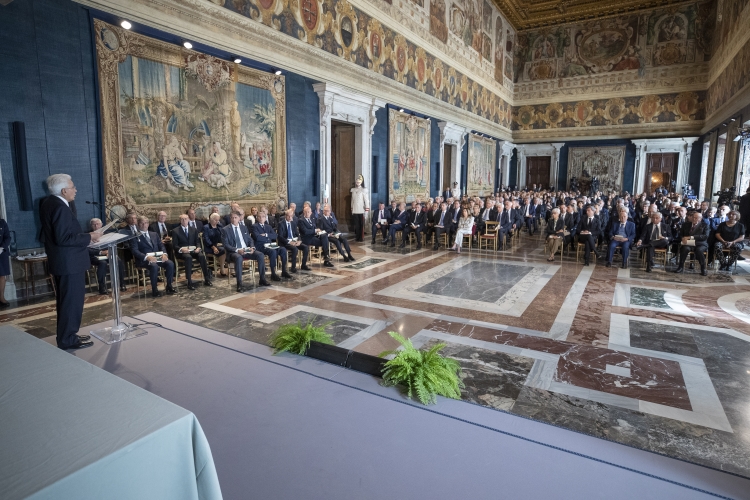 Il Presidente della Repubblica Sergio Mattarella durante il suo intervento alla cerimonia di consegna delle insegne di Cavaliere dell’Ordine “Al Merito del Lavoro” ai Cavalieri del Lavoro nominati il 2 giugno 2022
