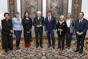 Il Presidente Sergio Mattarella con i famigliari di Alberto Angela e i vertici Rai