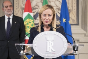 Il Presidente incaricato Giorgia Meloni legge la lista dei Ministri, al termine del colloquio con il Presidente Sergio Mattarella
