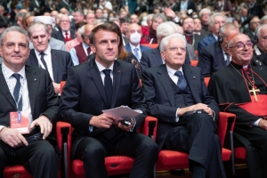 Il Presidente della Repubblica Sergio Mattarella con Emmanuel Macron, Presidente della Repubblica Francese, in occasione dell’incontro internazionale per la Pace dal titolo “Il grido della Pace – Religioni e Culture in dialogo” 
