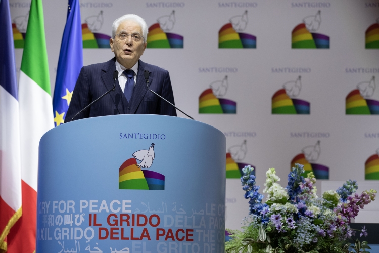 Il Presidente della Repubblica Sergio Mattarella durante il suo intervento in occasione dell’incontro internazionale per la Pace dal titolo “Il grido della Pace – Religioni e Culture in dialogo” 
