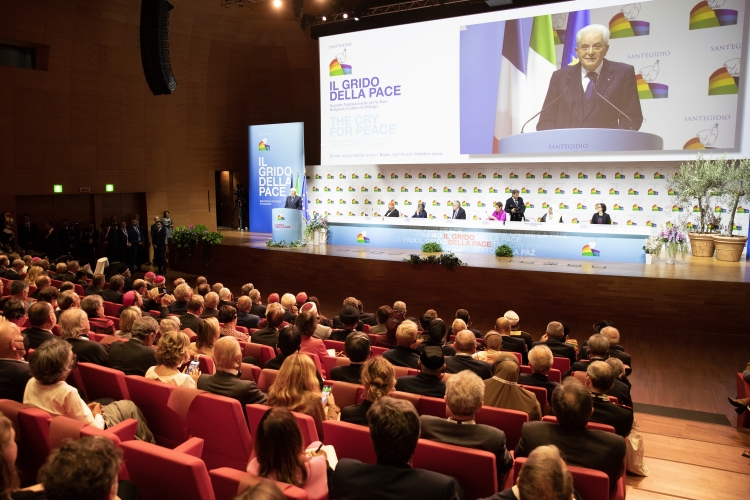 Il Presidente della Repubblica Sergio Mattarella durante il suo intervento in occasione dell’incontro internazionale per la Pace dal titolo “Il grido della Pace – Religioni e Culture in dialogo” 
