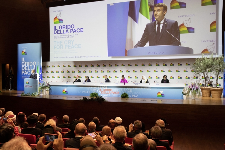 Emmanuel Macron, Presidente della Repubblica Francese,durante il suo intervento,in occasione dell’incontro internazionale per la Pace dal titolo “Il grido della Pace – Religioni e Culture in dialogo” 