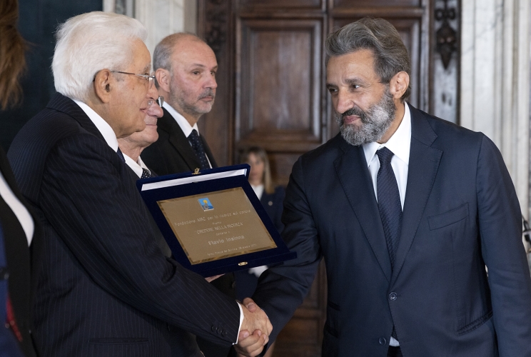 Il Presidente Sergio Mattarella consegna Premio speciale AIRC “Credere nella Ricerca” a Flavio Insinna, attore e conduttore televisivo