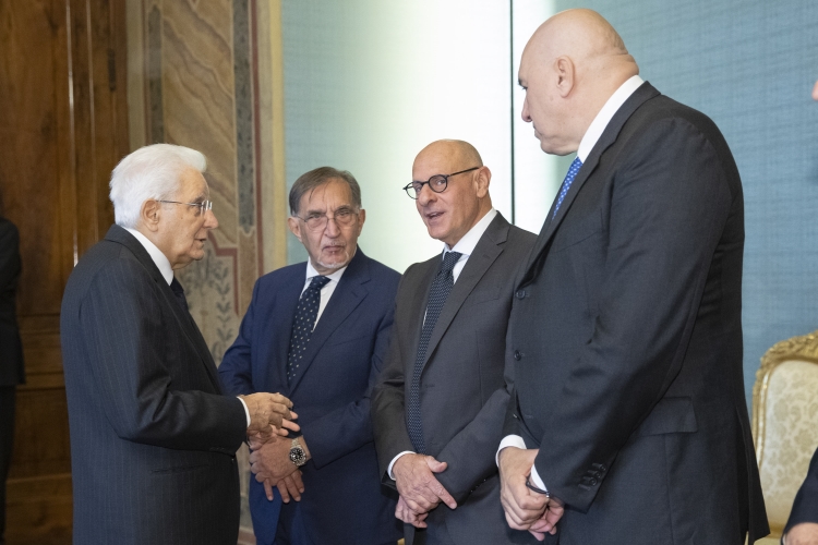 Il Presidente Sergio Mattarella con Guido Crosetto, Ministro della difesa, Ignazio La Russa Presidente del Senato della Repubblica e Fabio Rampelli, Vice Presidente della Camera dei deputati, in occasione della cerimonia di consegna delle insegne dell’Ordine Militare d’Italia, nella ricorrenza del Giorno dell’Unità Nazionale e Giornata delle Forze Armate