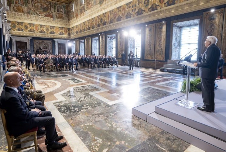 Il Presidente Sergio Mattarella in occasione della cerimonia di consegna delle insegne dell’Ordine Militare d’Italia, nella ricorrenza del Giorno dell’Unità Nazionale e Giornata delle Forze Armate