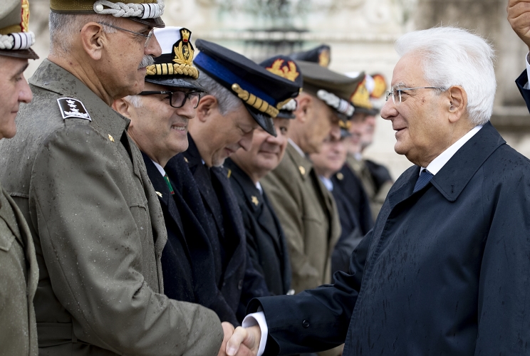 Il Presidente Sergio Mattarella in occasione della deposizione di una corona d’alloro sulla Tomba del Milite Ignoto all’Altare della Patria