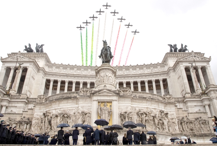 Il Presidente Sergio Mattarella in occasione della deposizione di una corona d’alloro sulla Tomba del Milite Ignoto all’Altare della Patria