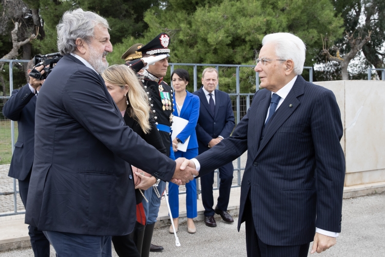 Il Presidente della Repubblica Sergio Mattarella al Sacrario dei Caduti d’Oltremare, accolto da Michele Emiliano, Presidente della Regione Puglia, nel Giorno dell’Unità Nazionale e Giornata delle Forze Armate  
