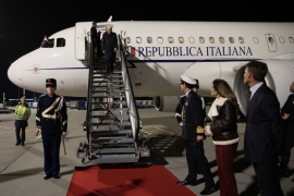Il Presidente della Repubblica Sergio Mattarella e la Sig.ra Laura all'aeroporto di Amsterdam-Schphol, in occasione della visita di Stato nel Regno dei Paesi Bassi
