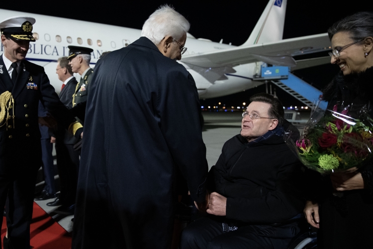 Il Presidente della Repubblica Sergio Mattarella all'aeroporto di Amsterdam-Schphol, accolto da l'Ambasciatore a L'Aja Giorgio Novello, in occasione della visita di Stato nel Regno dei Paesi Bassi

