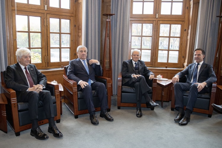 Il Presidente della Repubblica Sergio Mattarella nel corso dei colloqui con il Primo Ministro del Regno dei Paesi Bassi, Mark Rutte, e con il Ministro degli Esteri italiano Antonio Tajani in occasione della visita di Stato nel Regno dei Paesi Bassi
