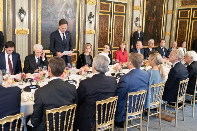 Il Presidente della Repubblica Sergio Mattarella con le Loro Maestà il Re Willem Alexander e la Regina Máxima e con il Primo Ministro del Regno dei Paesi Bassi, Mark Rutte, in occasione della visita di Stato nel Regno dei Paesi Bassi
