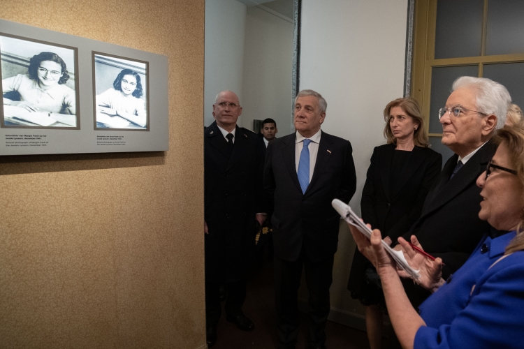 Il Presidente della Repubblica Sergio Mattarella e la Sig.ra Laura,alla Casa – Museo di Anna Frank