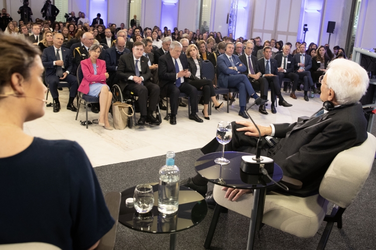 Il Presidente della Repubblica Sergio Mattarella a Maastricth - House of Government,risponde alle domande dei giovani studenti
