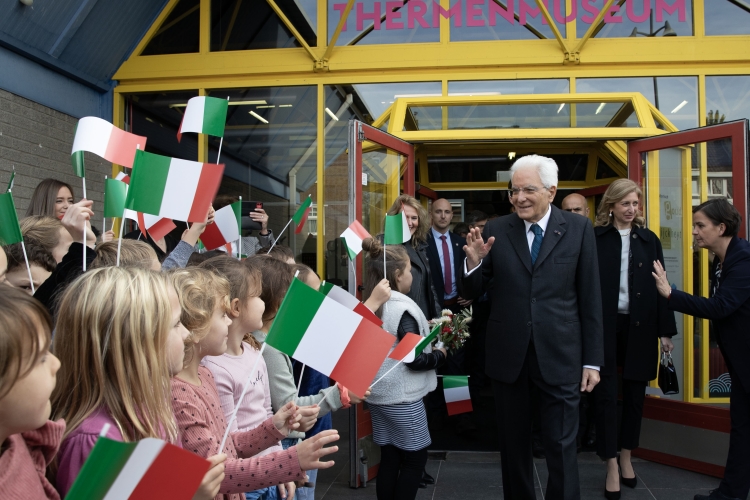 Il Presidente della Repubblica Sergio Mattarella e la Sig.ra Laura, al Thermenmuseum di Heerlen in occasione della visita di Stato nel Regno dei Paesi Bassi
