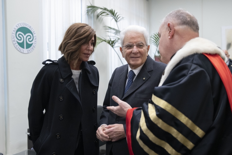 Il Presidente della Repubblica Sergio Mattarella con Anna Maria Bernini, Ministro dell’università e della ricerca, e Angelo Tagliabue, Rettore dell’Università degli studi dell’Insubria,in occasione della cerimonia d’inaugurazione dell’anno accademico 2022/2023
