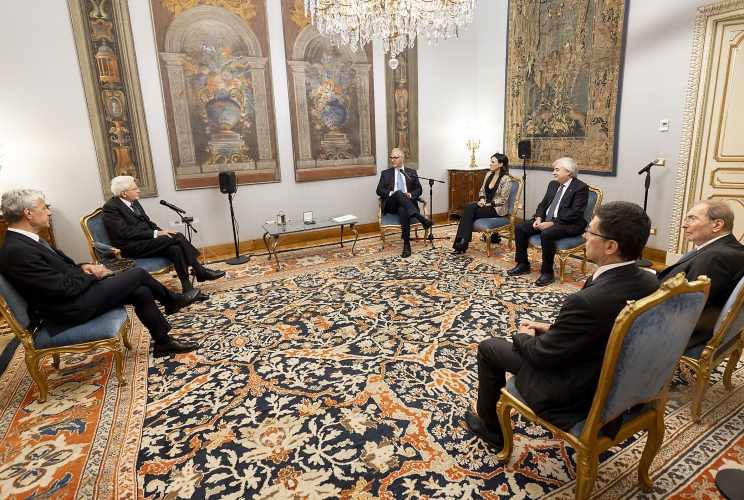Il Presidente Sergio Mattarella nel corso dell'incontro con Stefano Cuzzilla, Presidente CIDA, unitamente ad una delegazione