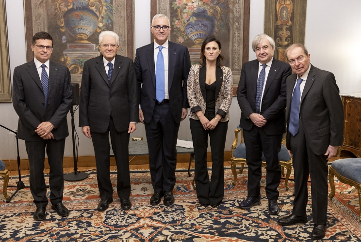 Il Presidente Sergio Mattarella al termine dell'incontro con Stefano Cuzzilla, Presidente CIDA, unitamente ad una delegazione