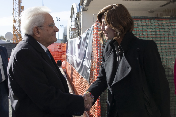 Il Presidente della Repubblica Sergio Mattarella al Tecnopolo Cineca, saluta Anna Maria Bernini, Ministro dell’Università e della Ricerca, in occasione della cerimonia di inaugurazione del Supercomputer Europeo Leonardo 
